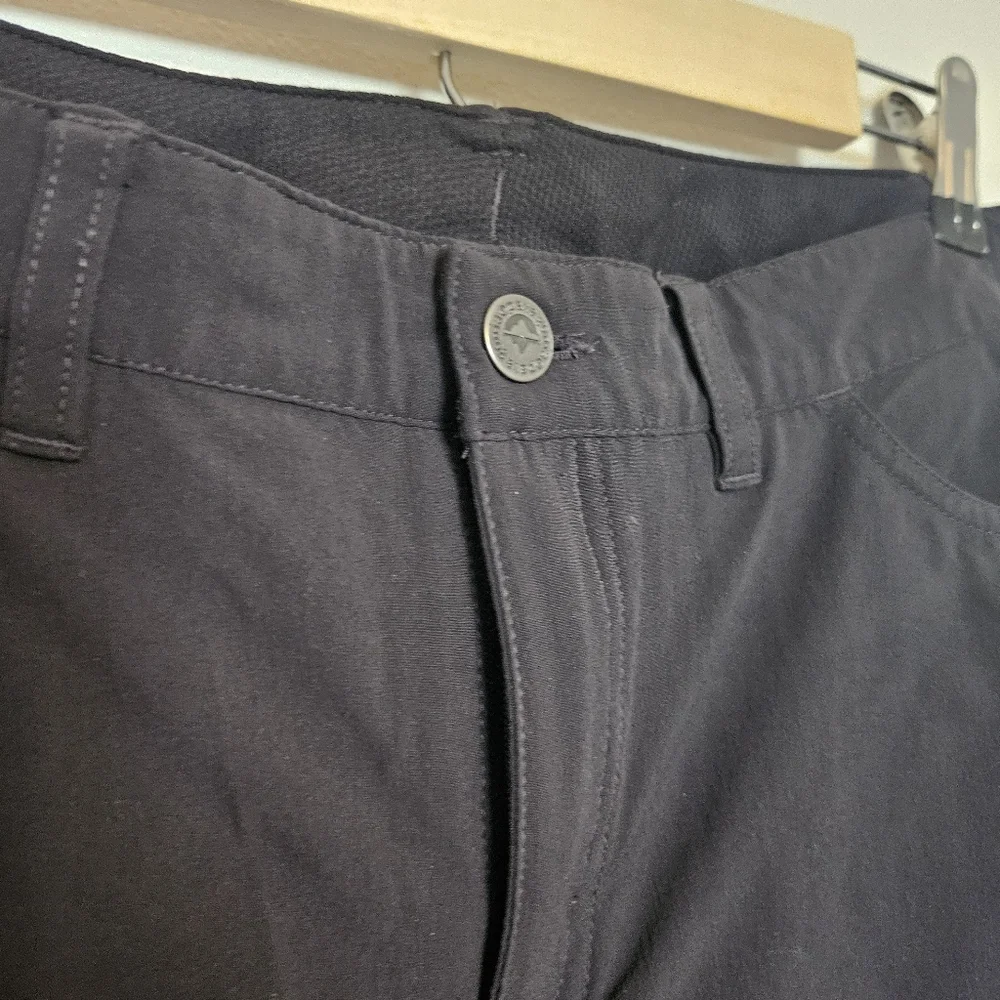 Patagonia Women's Black Bermuda Shorts Size 12 - Picture 3 of 9